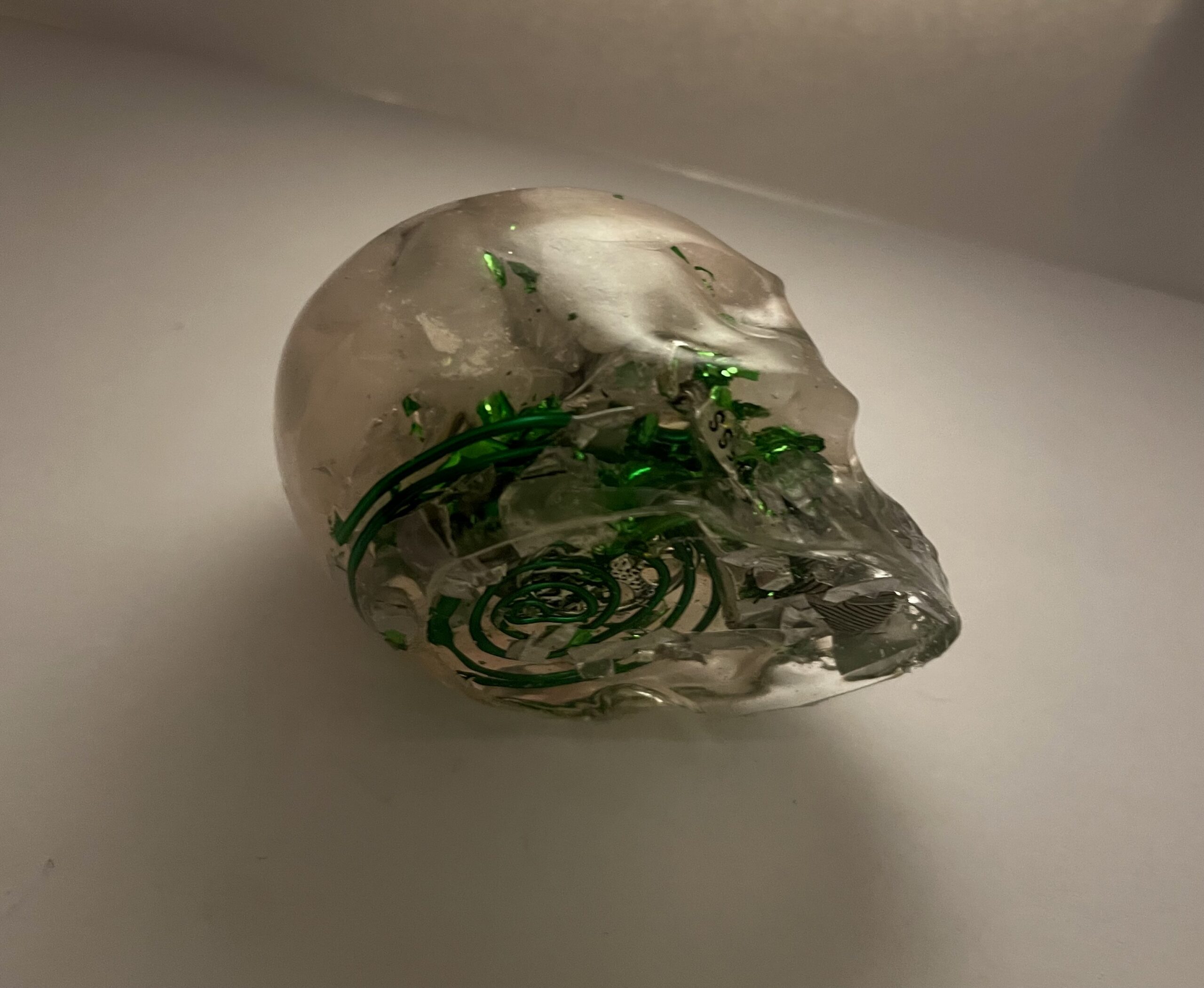 Création artisanale en résine -Skull Quartz rose- Orgonite MarjoRêve